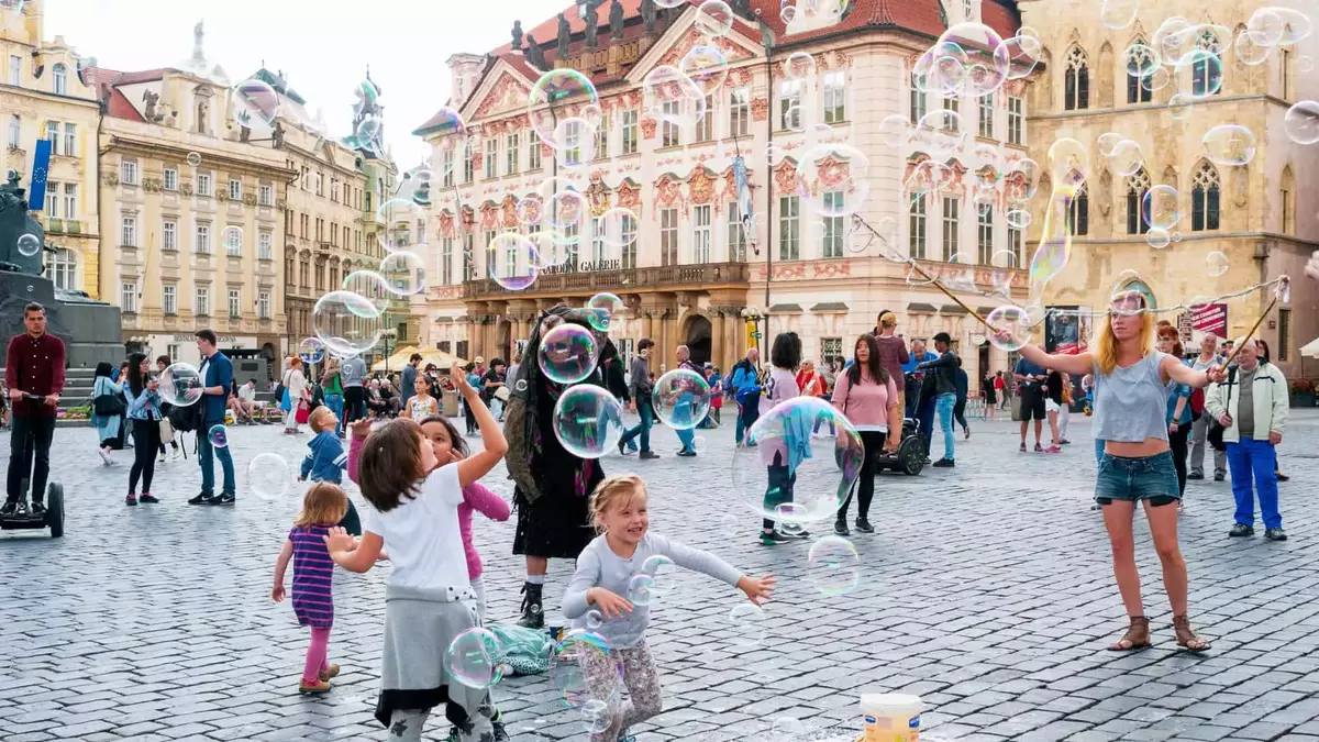 old-town-square-prague-with-kids
