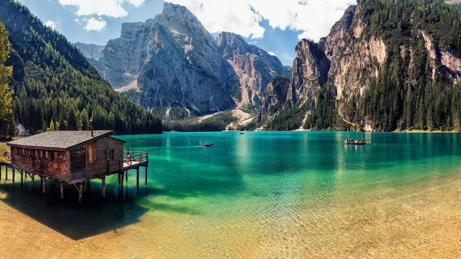 Lake-Braies-Dolomites-Italy