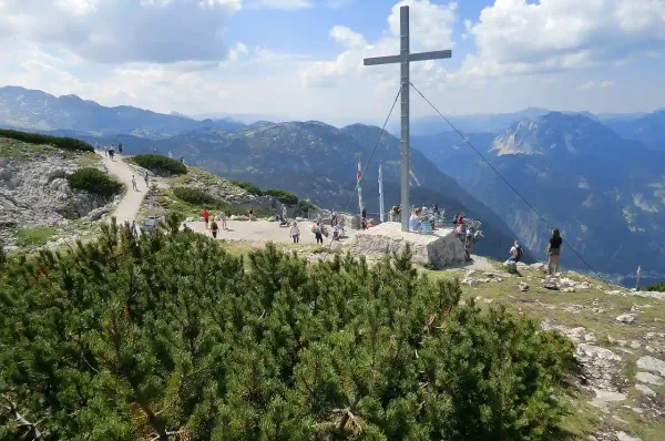 Explore Dachstein Krippenstein: Austria's Hidden Gem with Spectacular Mountain Views