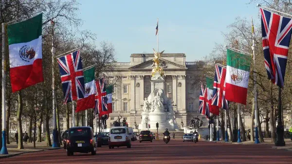 Buckingham Palace: Iconic Residence of the British Royal Family